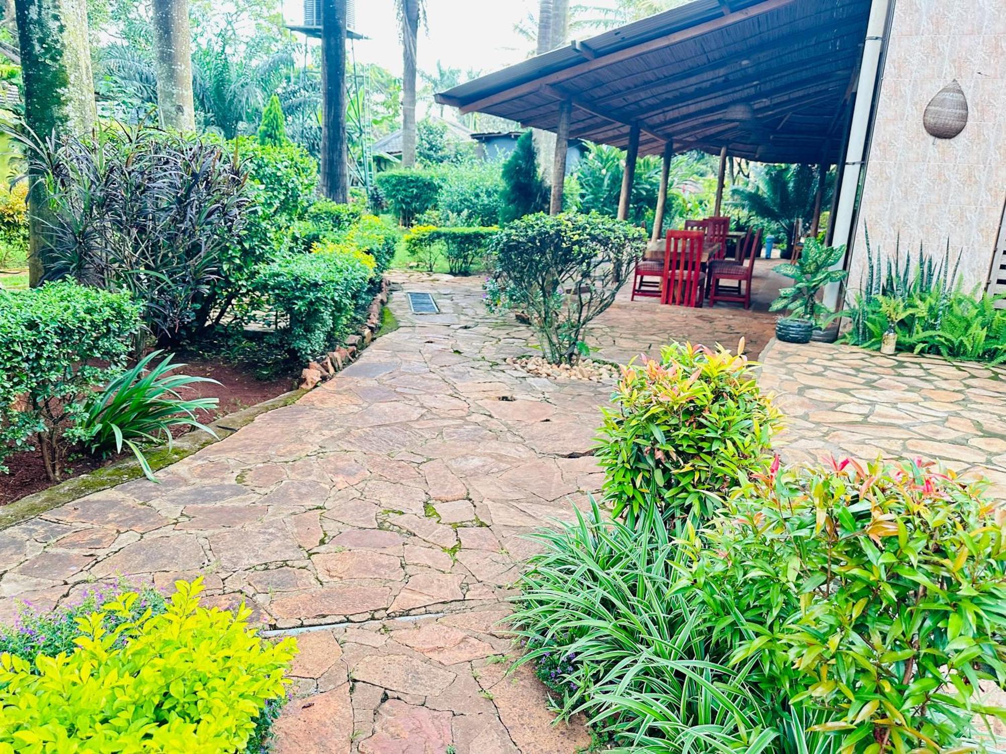 Afro Smile Hotel & Guest House Jinja Kültér fotó