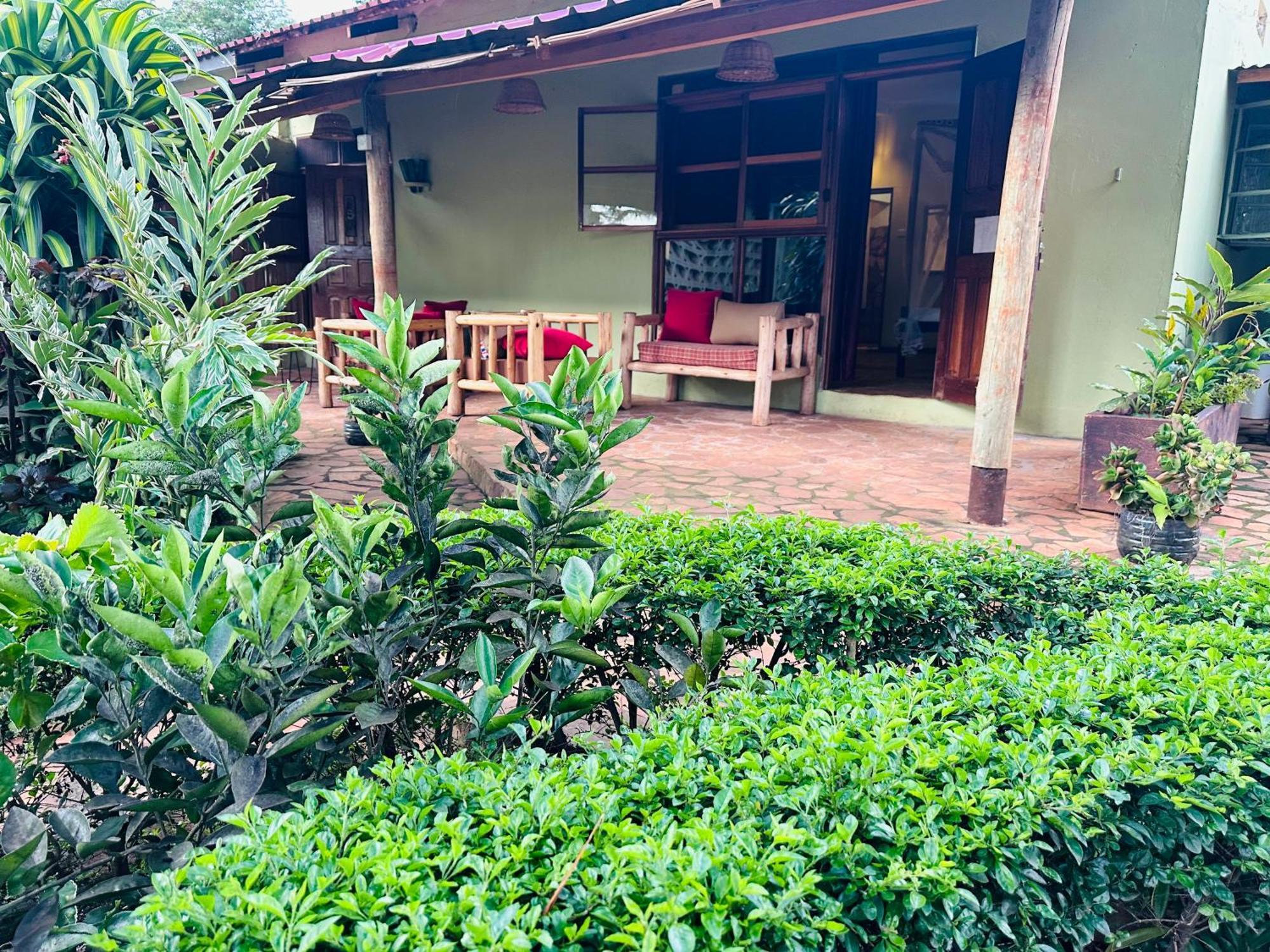 Afro Smile Hotel & Guest House Jinja Kültér fotó